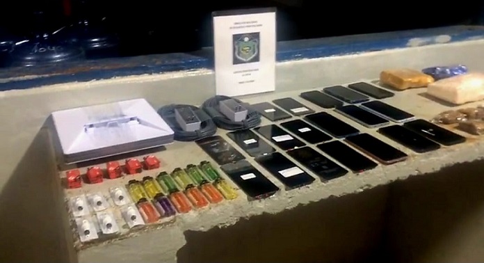 La pregunta que siempre surge cada vez que se da este tipo de decomiso es: ¿cómo ingresan estos artículos a los centros penitenciarios?   /  Foto: PN