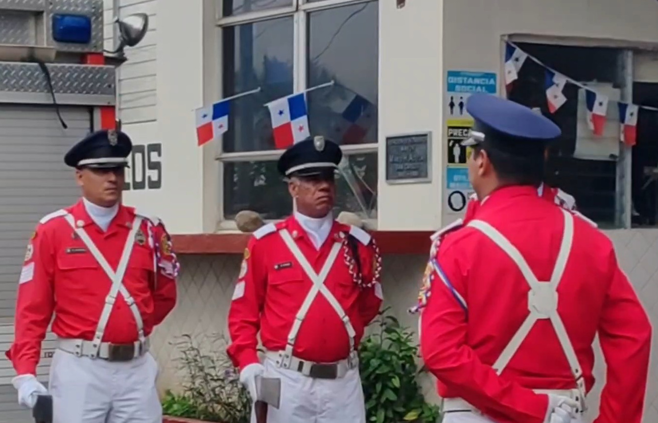 Bomberos esperan la compra de equipos y vehículos para combatir los incendios.