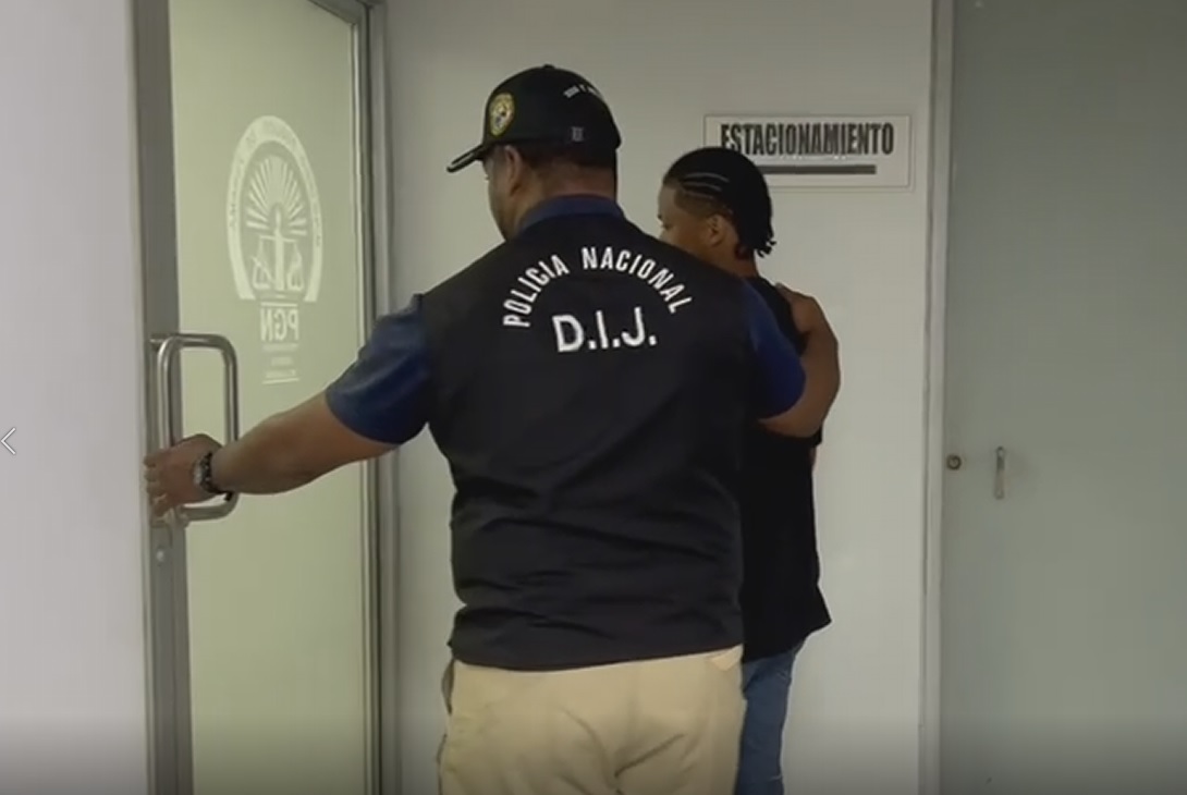 Se realizaron varias diligencias de allanamiento y registro en Curundú y Viejo Veranillo, mismas que concluyeron con la aprehensión del sospechoso.   /  Imagen: Captura de video/MP