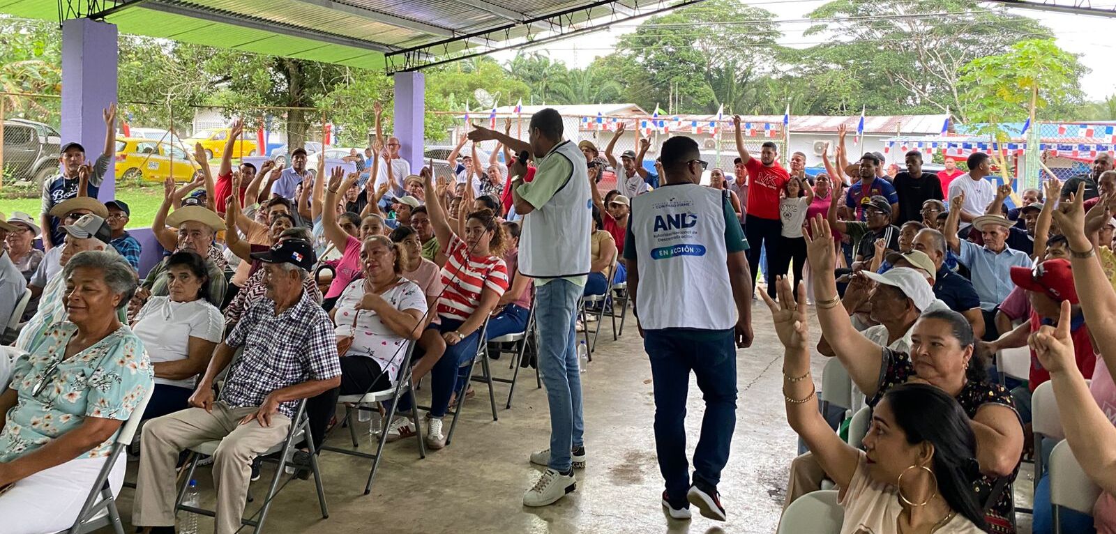 Votación durante consulta ciudadana.
