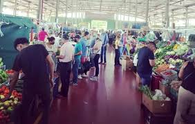 Compradores en Merca Panamá.