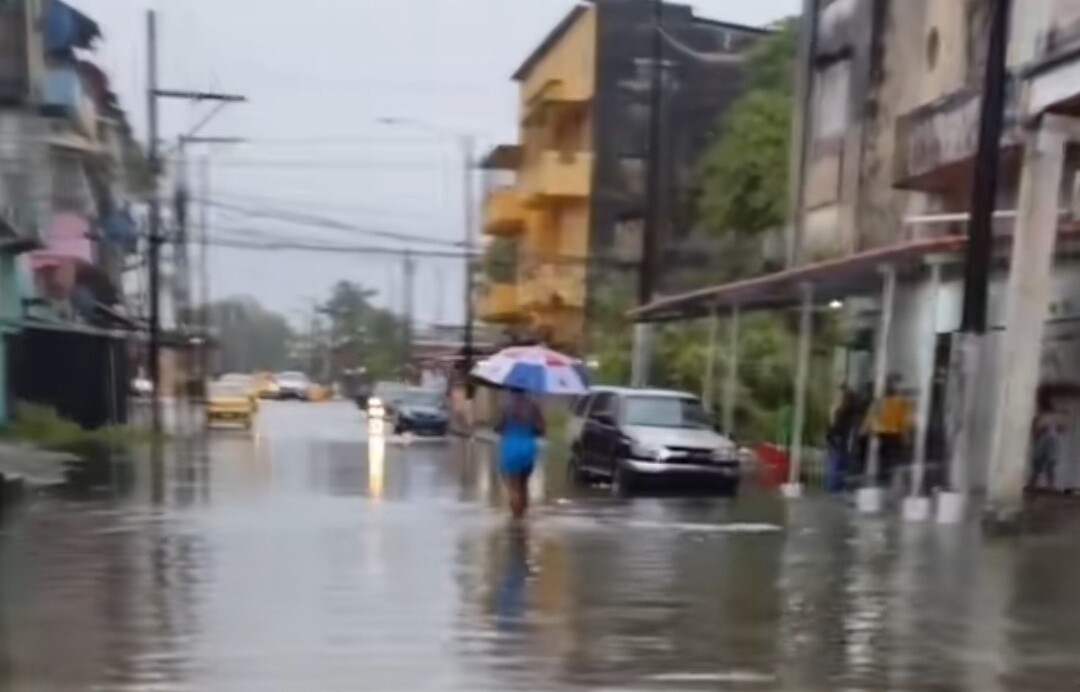 Colón bajo el agua tras dos días de lluvias intensas.