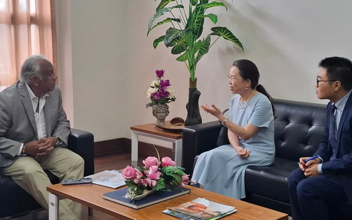  Embajadora de China realiza visita diplomática en Colón.