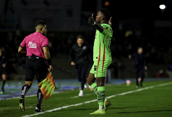 José Luis 'Puma' Rodríguez (der.) celebra su gol anotado y que contribuyó al triunfo del FC Juárez.