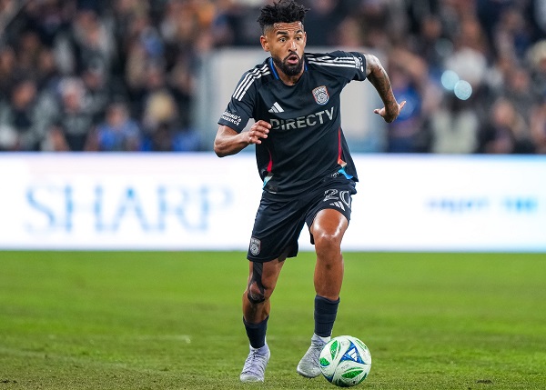 El panameño Aníbal Godoy en acción durante el partido de semifinales de la Conferencia Oeste de la MLS. 