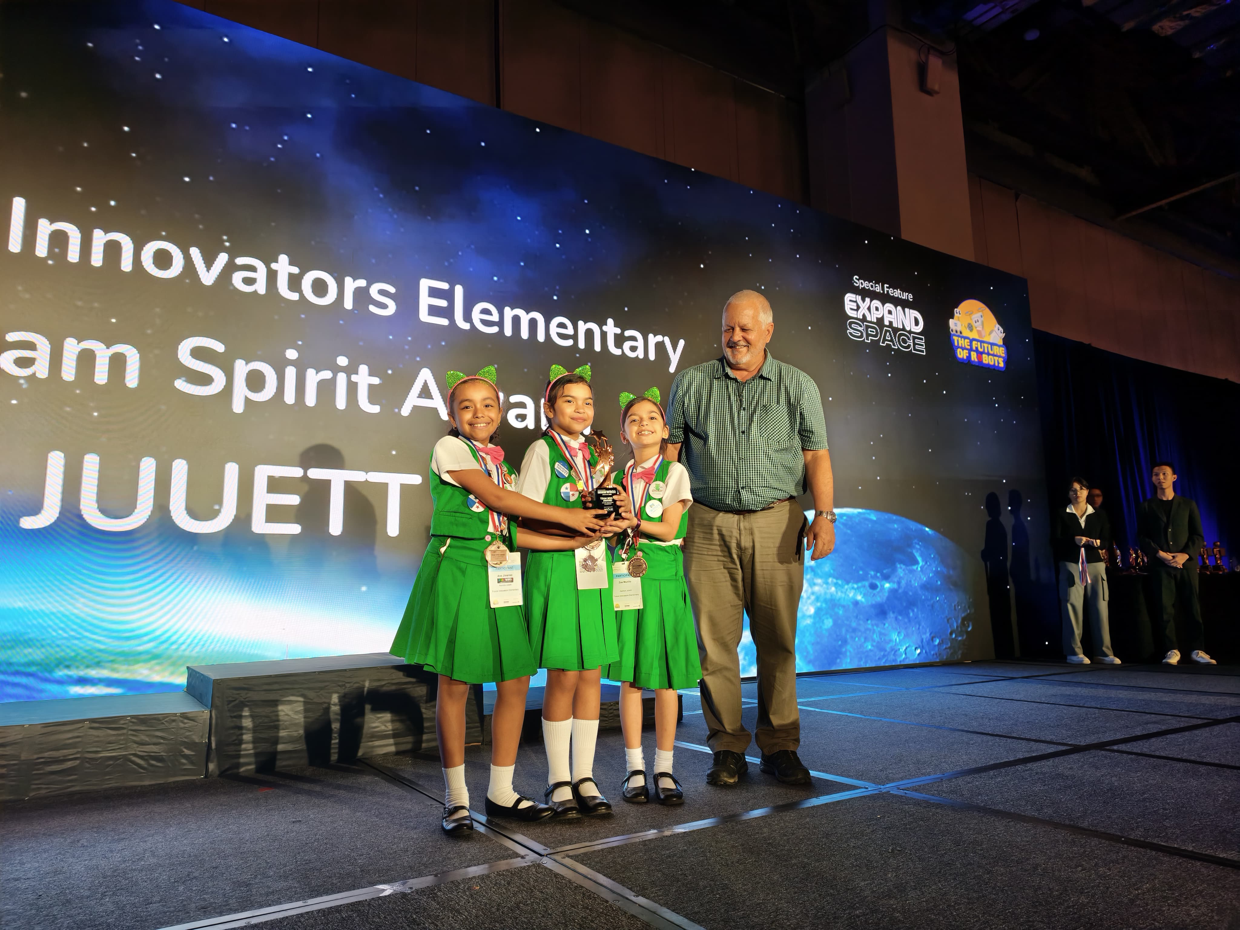 El equipo Asimov Juliet. Foto: Cortesía