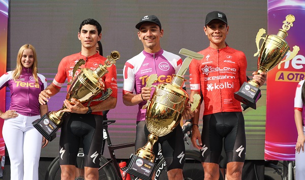 El costarricense Joseph Ramírez (centro), junto a sus compatriotas Alejandro Granados (izq.) y Sergio Arias. Foto: Fepaci