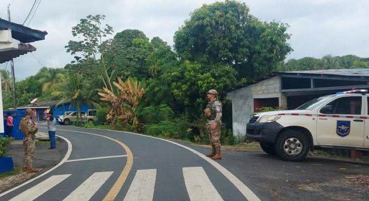 Vigilancia policial en el área.