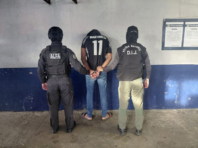 En la operación se detuvo a cinco personas con casos pendientes ante la justicia. /  Foto: PN