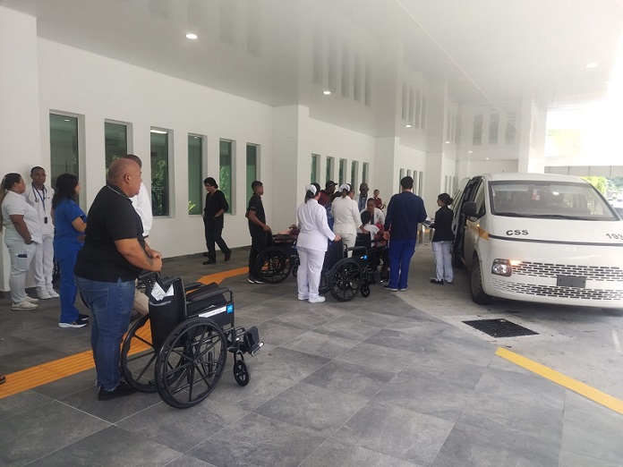 La apertura del hospital de Colón se inició este viernes.  /  Foto: Diómedes Sánchez