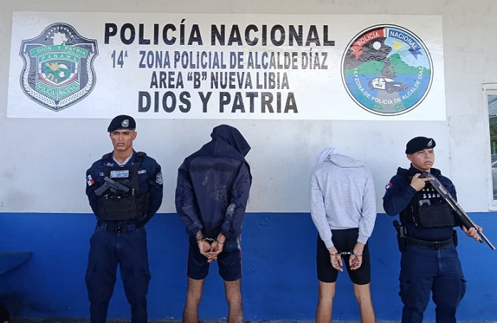 Los sujetos fueron aprehendidos cerca de la escena del asalto.  /  Foto: PN