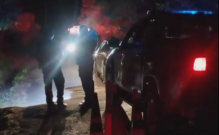 Por el momento se desconoce si se trató de una colisión y fuga o de una caída.  /  Captura de video: coberturaaquiyahora