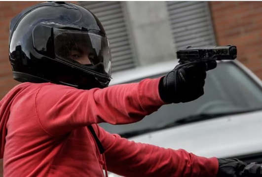 El pistolero se bajó de una motocicleta y disparó.  /  Foto: Ilustrativa