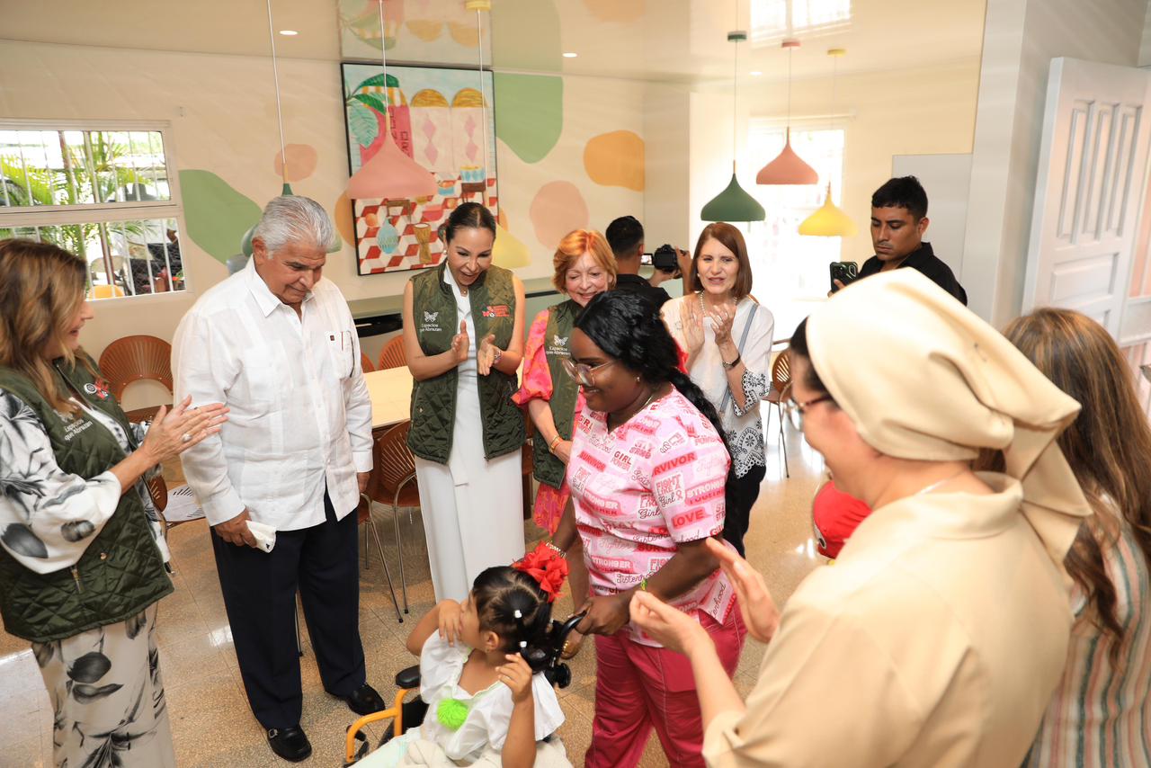 Primera Dama une esfuerzos con arquitectas y voluntarias para dar un nuevo techo a las niñas y niños del Hogar. Foto: Cortesía 