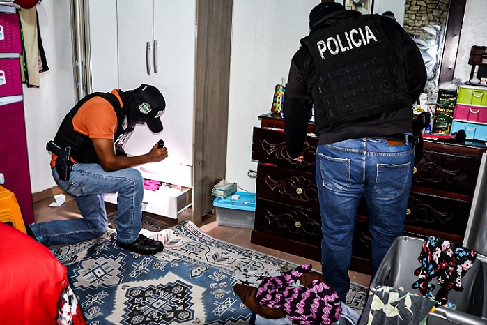 El sospechoso fue ubicado dentro de una residencia en Veranillo.  /  Foto: PN