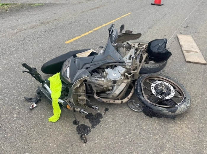 Al parecer el conductor del pick up iba en contra vía.  /  Foto: informatelas24.7