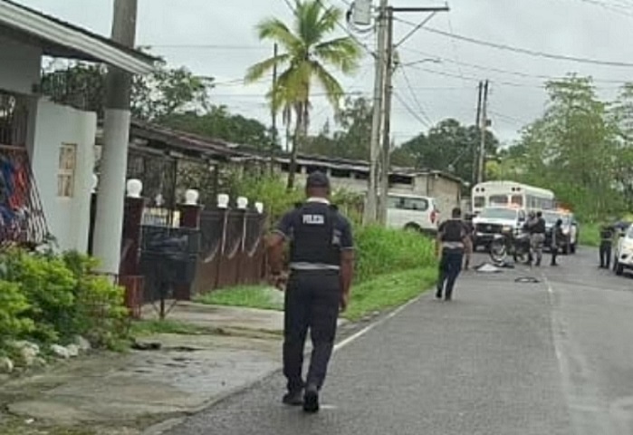 Al lugar del evento violento acudió la Policía Nacional, al igual que al cuarto de urgencias, con el propósito de recabar información.  /  Foto: Diómedes Sánchez