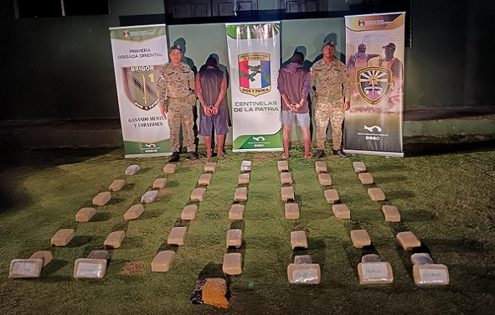 Los sujetos quedaron a órdenes de la Fiscalía de Drogas para la judicialización del caso. / Foto: Senfront