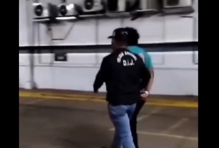 Con esta detención, las autoridades continúan cerrando el cerco sobre los responsables del crimen.