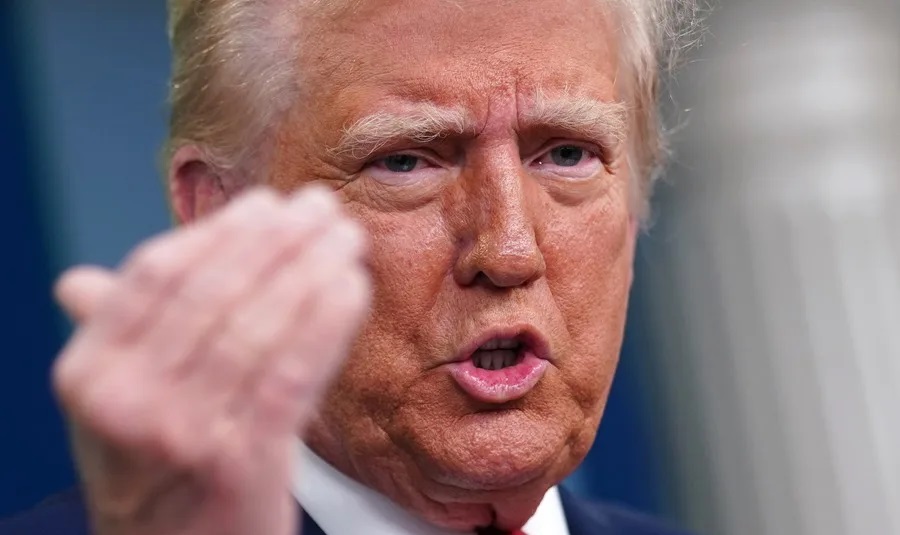 Periodista afirma que Trump anunciará la guerra con Venezuela esta noche 