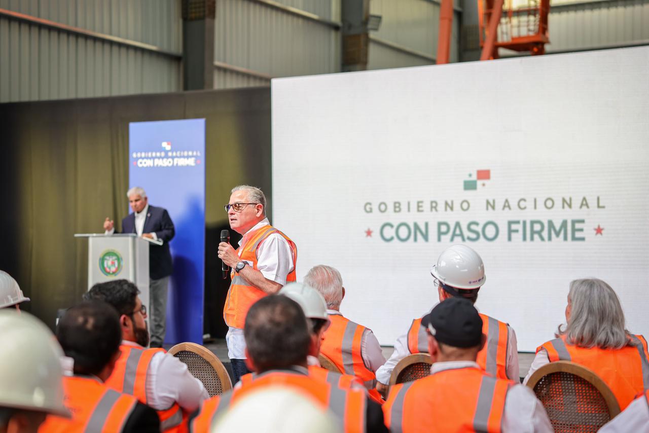 El contralor Anel Flores se paro firme y habló de bochinches y leyendas urbanas