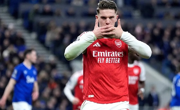 Viktor Gyokeres celebra su gol anotado de penal y que fue la diferencia en el encuentro.