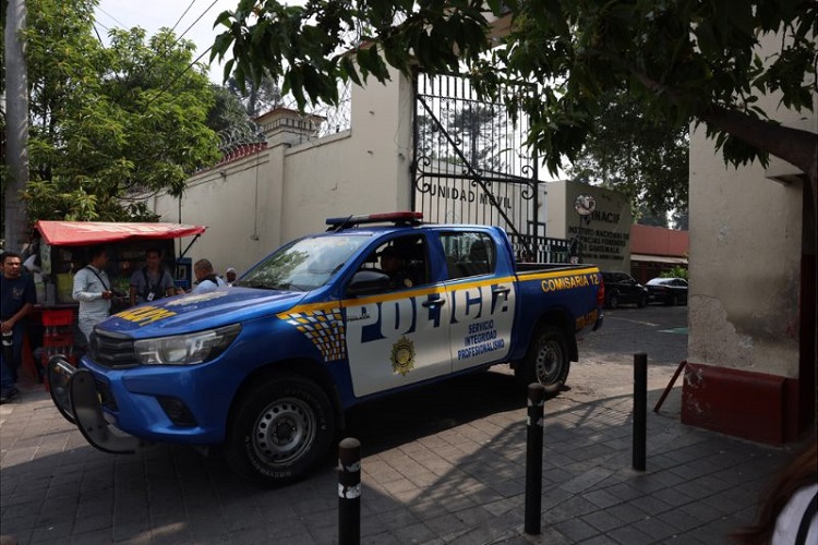 Las autoridades no han confirmado las causas de muerte ni más detalles sobre los fallecidos, salvo que se encontraban envueltos en sábanas. Foto/Archivo/EFE