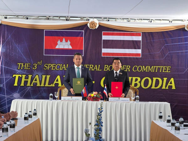 Los jefes de Defensa de Tailandia y Camboya firmaron este sábado un acuerdo de cese al fuego. Foto: EFE