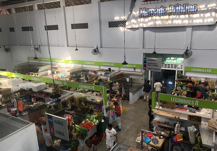 Los colonenses buscan los mejores manjares para su primera comida del año. Foto: Diómedes Sánchez