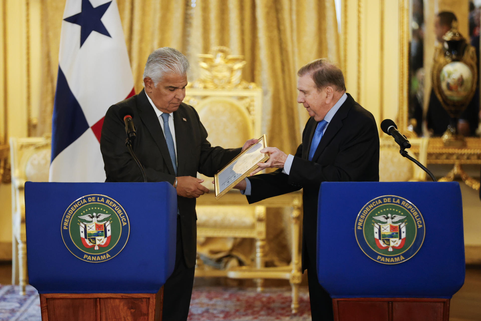 l presidente de Panamá, José Raúl Mulino (i) y el líder opositor venezolano Edmundo González Urrutia./ Foto: EFE