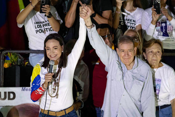 Edmundo González Urrutia y María Corina Machado. Foto: EFE