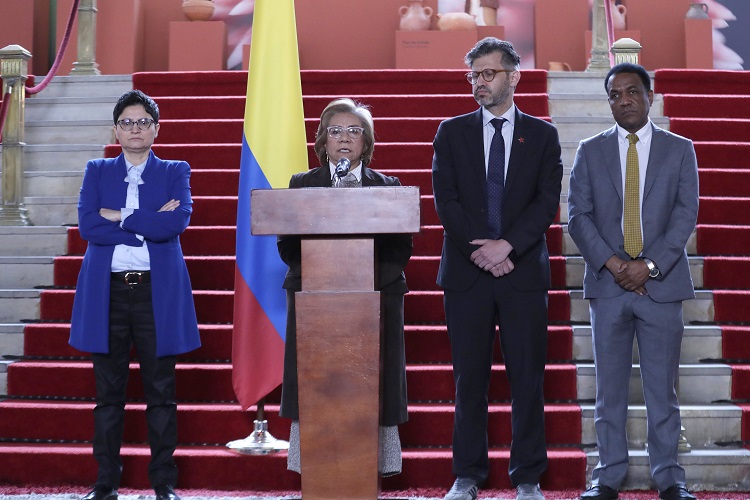 La ministra de Relaciones Exteriores de Colombia, Rosa Villavicencio (c), hizo referencia a la situación venezolana y dejó clara la postura del Gobierno colombiano. Foto: EFE