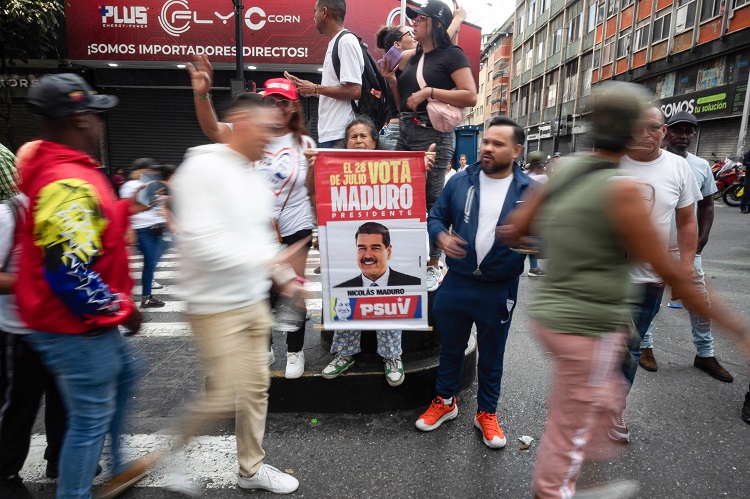 El Departamento de Justicia estadounidense dio un giro en el plano judicial al rebajar esa figura a un "sistema de clientelismo" y eliminar al presidente de Venezuela, Nicolás Maduro, como líder de ese grupo narcotraficante. Foto: EFE