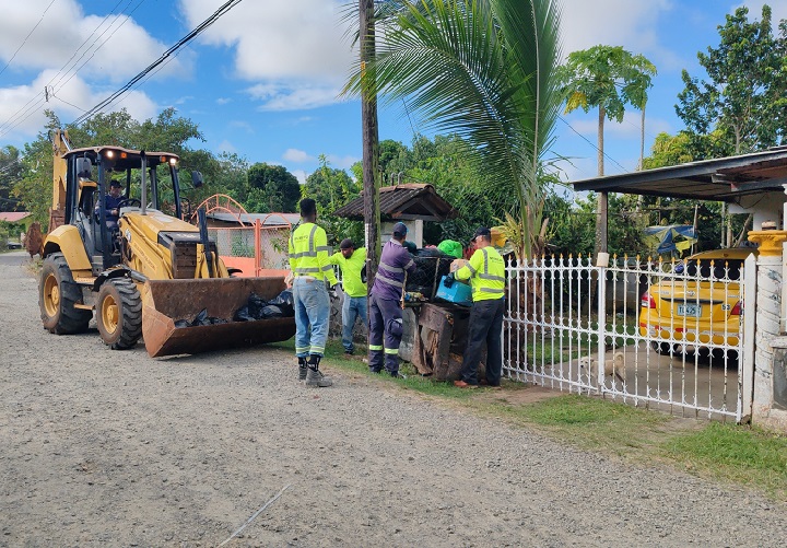 Durante el mes de diciembre se generaron tres mil toneladas de basura más de las 5 mil toneladas de residuos que se tenía previsto recolectar. Foto. Eric Montenegro