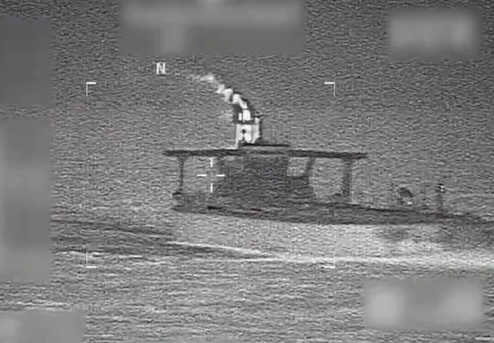 La Guardia Costera de EE.UU. abordó también este miércoles el tanquero "Marinera", antes conocido como "Bella 1", tras casi tres semanas de persecución, según confirmó la secretaria de Seguridad Nacional, Kristi Noem. Foto: Captura de pantalla de la cuenta oficial @Southcom del Comando Sur de Estados Unidos