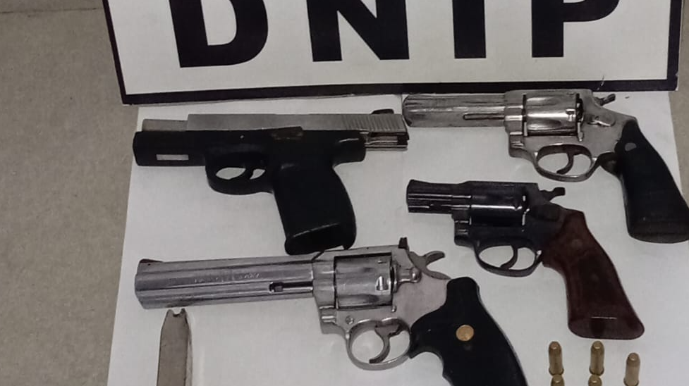 Decomisan armas de fuego, drogas y equipos tecnológicos en La Joya ...