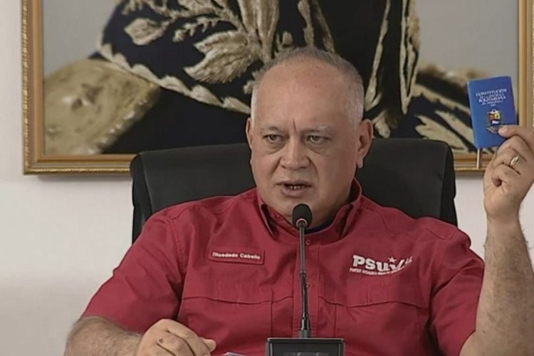 Diosdado Cabello indicó que en este momento no hay funcionarios diplomáticos de Venezuela en Estados Unidos que puedan asistir al mandatario y a su esposa, salvo los abogados que, dijo, no son venezolanos. Foto: EFE