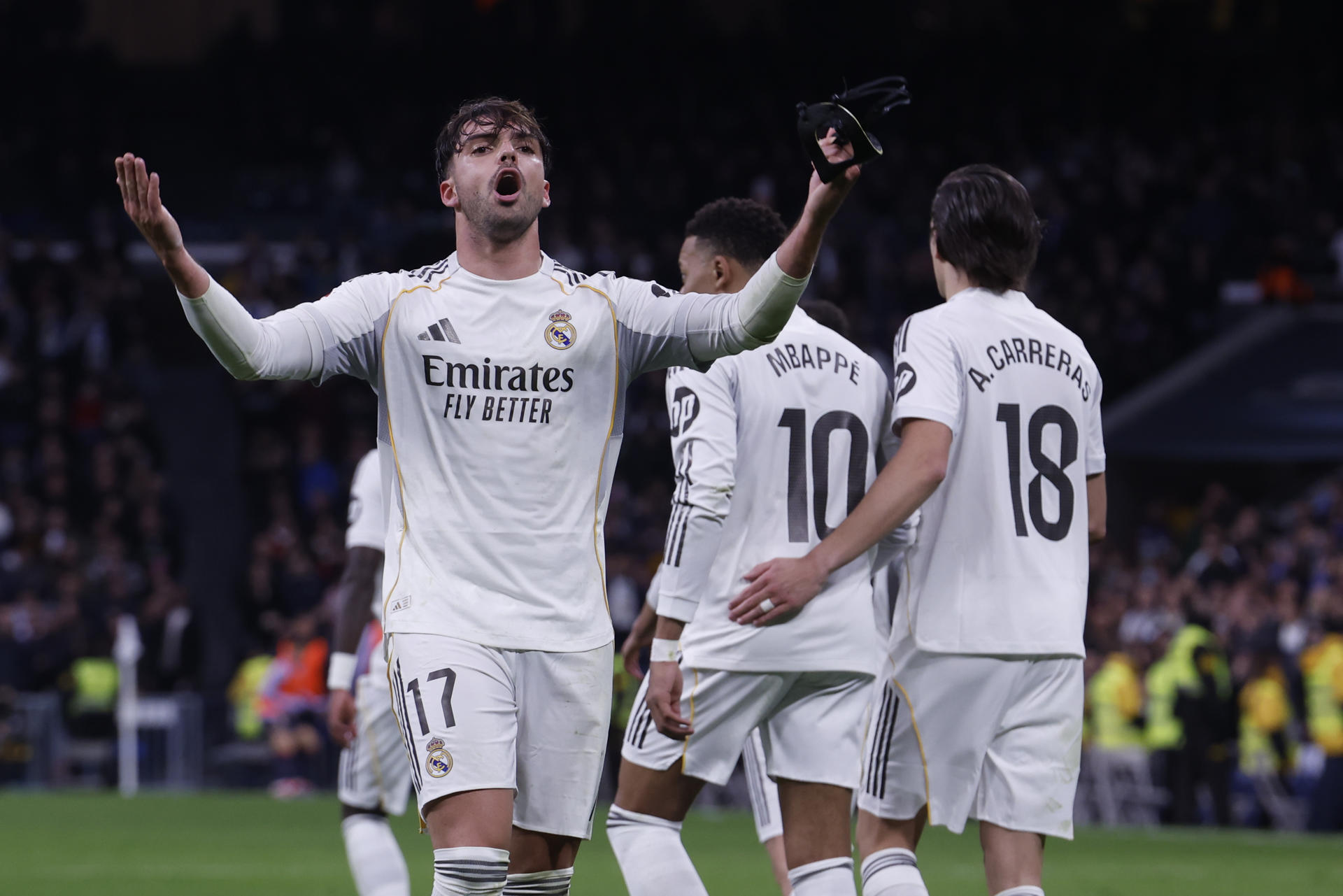 El defensa del Real Madrid Raúl Asencio celebra su gol contra el Levante. /Foto: EFE