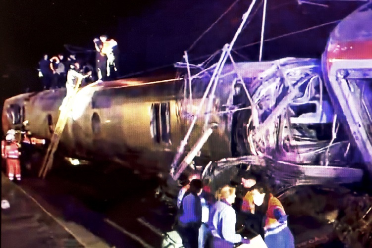 La circulación de trenes de alta velocidad entre Madrid y las ciudades de Córdoba, Sevilla, Málaga y Huelva quedará suspendida durante al menos durante todo el lunes 19 de enero. Foto: EFE