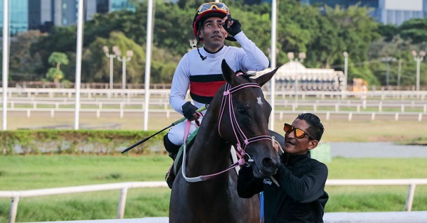 El jinete Obeth Benítez junto a ‘Como Tú’. Foto: Hipódromo Presidente Remón