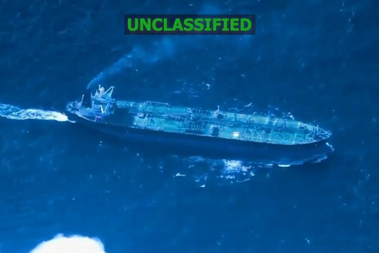 El Comando Sur detalló que el petrolero operaba "desafiando la cuarentena" que impuso Trump a los petroleros sancionados que entren o salgan de Venezuela. Foto. EFE