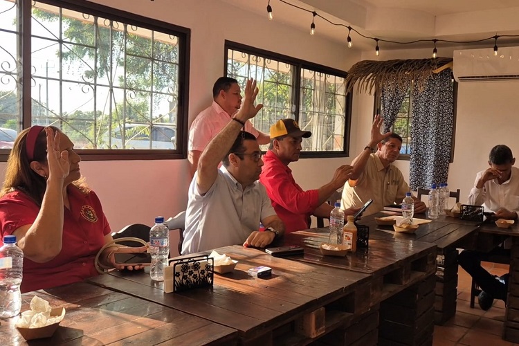  Los alcaldes coincidieron en que no es sostenible mantener vertederos municipales abiertos por tantos años. Foto. Thays Domínguez