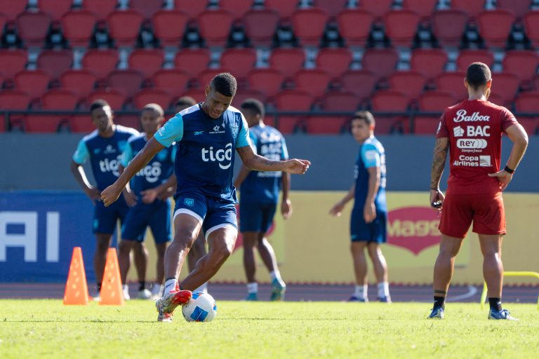 La Selección Mayor de Fútbol de Panamá en su último entrenamiento de ayer miércoles previo al encuentro de hoy. Foto: FPF