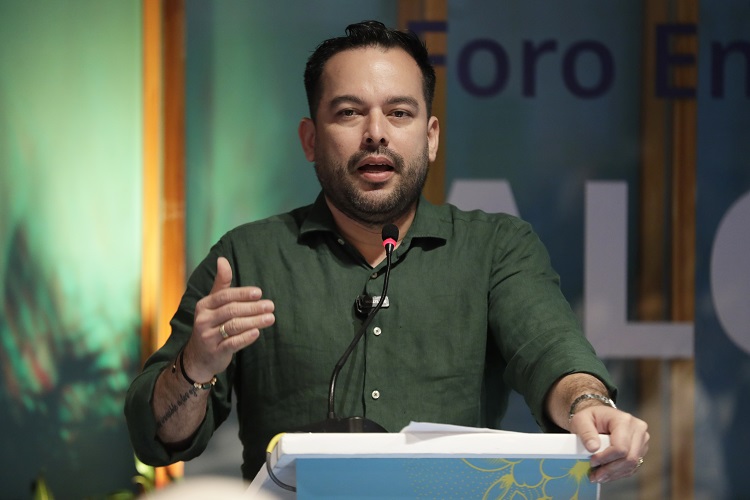 El Ministro de Minas y Energía de Colombia, Edwin Palma, precisó en un comunicado que la decisión de suspender la venta de electricidad a Ecuador "busca garantizar el abastecimiento interno ante la variabilidad climática y la proyección de disminución de energía firme en el Sistema Interconectado Nacional". Foto. EFE