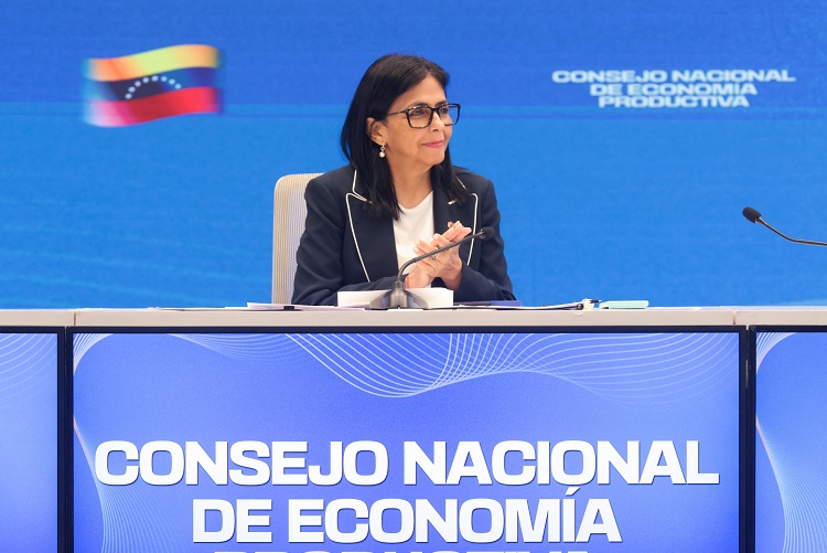 Delcy Rodríguez anunció recientemente el ingreso de 300 millones de dólares al país suramericano "producto de la venta del petróleo". Foto. EFE