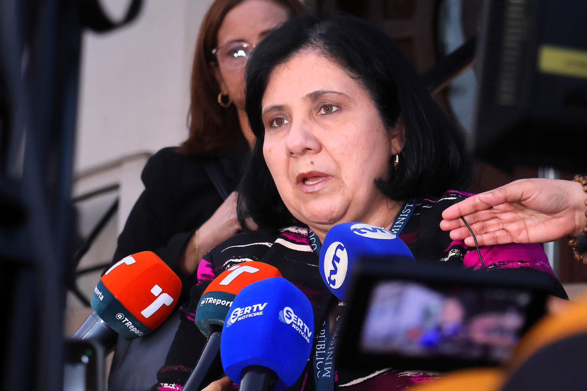 La fiscal Ruth Morcillo habla con periodistas luego de una audiencia este lunes, en Ciudad de Panamá (Panamá). /EFE