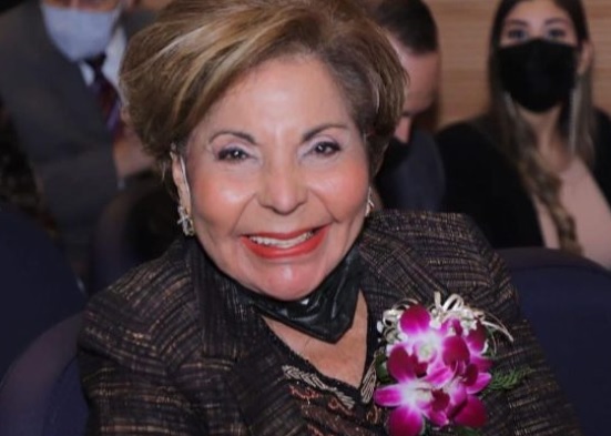 Mayín Correa es periodista, escritora y actualmente gobernadora. 