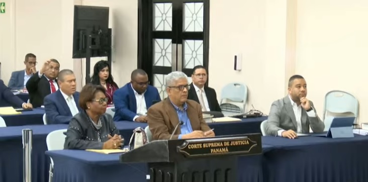 Uno de los imputados y su abogado no asistieron hoy a la audiencia. 