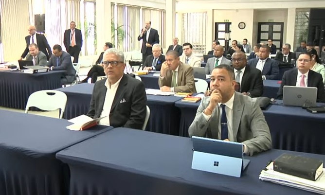 Tras la presentación de la Fiscalía, se completa la fase en la que ambas partes cruzaron objeciones y el tribunal entrará a decidir qué se queda y qué se cae.