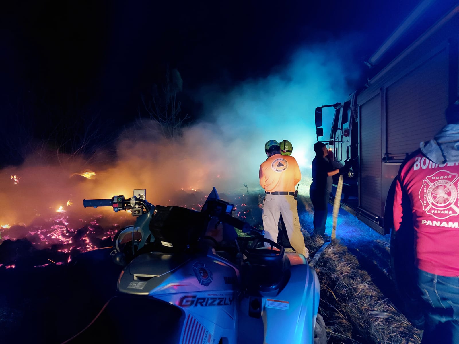 El incendio fue reportado a eso de las 7:30 p.m. del lunes. 